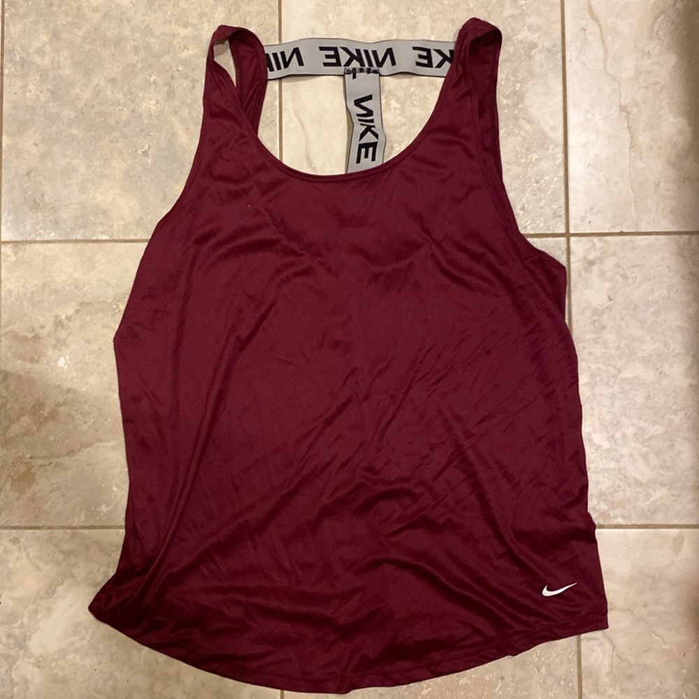 Nike women’s workout top! Xxl maroon!